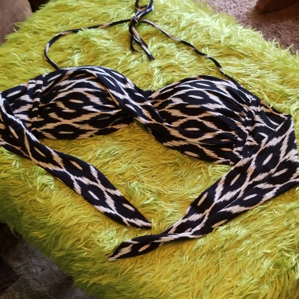 Beautiful bikini top....great condition
